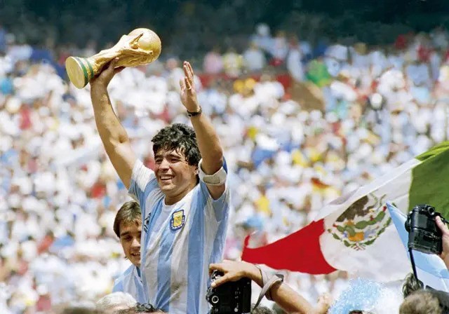 Diego Maradona là biểu tượng vĩ đại nhất lịch sử với chiến tích dẫn dắt ĐT Argentina lên ngôi vô địch World Cup 1986