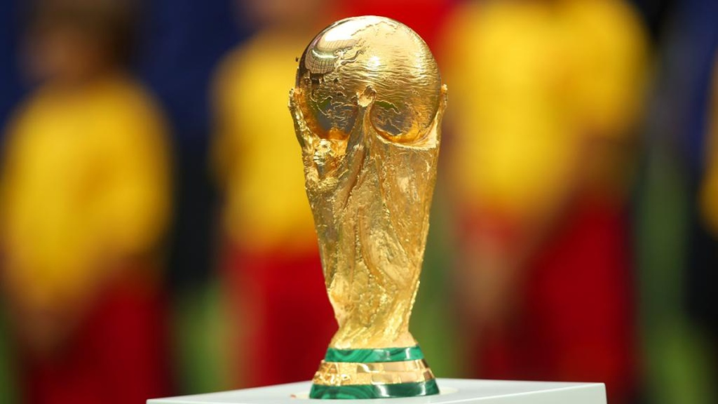 Tìm hiểu chính xác cúp vàng World Cup được làm bằng vàng gì?