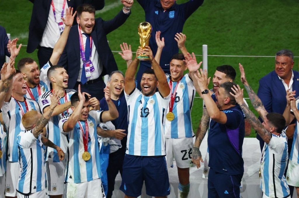 Thông tin về chiều cao, cân nặng của cúp World Cup 2022 – chiếc cúp danh giá của nhà vô địch World Cup 2022
