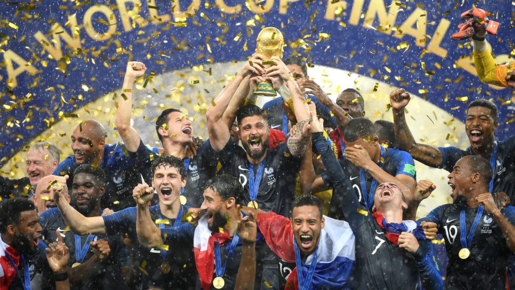 Các đội bóng giành được chức vô địch có được giữ cúp World Cup phiên bản gốc không?