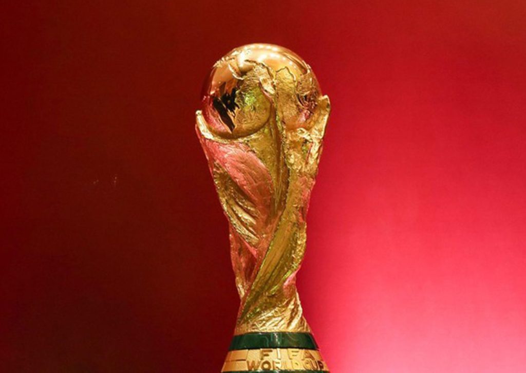 Đội vô địch chỉ được mang chiếc cúp World Cup phiên bản về nước